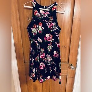 Coco and Tashi beautiful dress with zipper in back.